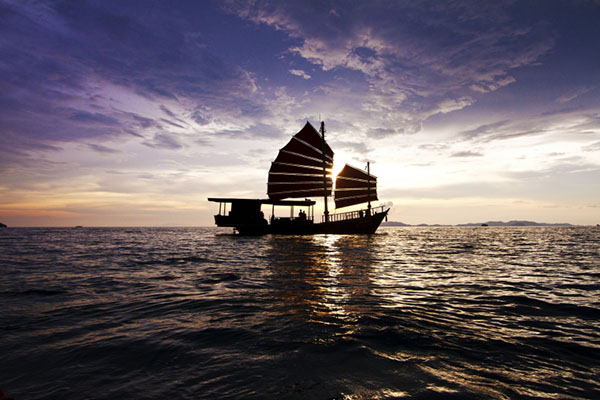 Sunset Cruise with dinner to the 4 Islands at Krabi on a traditional chinese Junk