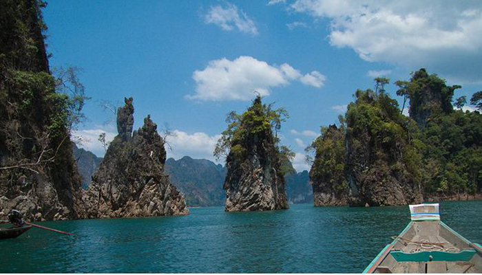 Longtail boat tour in Khao Sok rainforest