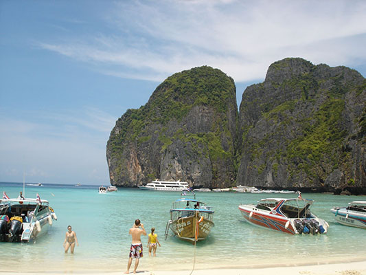 Speedboats at the 4 Islands